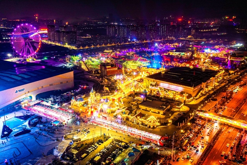 济南融创文旅城开启夏日夜游季